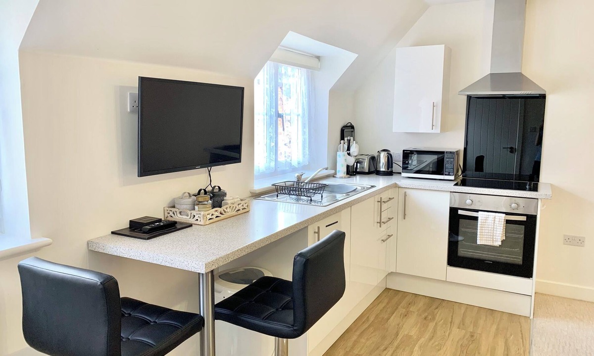 Coleford Apartment | Charming Studio Apartment Ideal for Short and Longer Stays