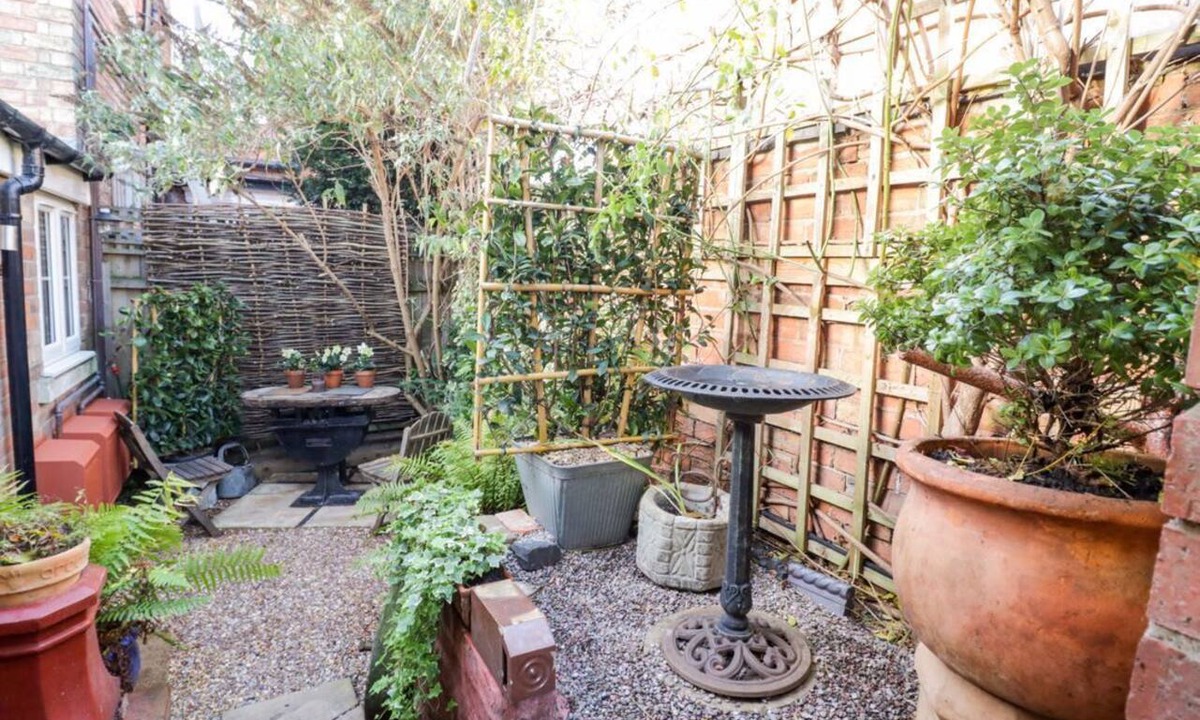 Evesham Apartment | Charming Tucked Away Evesham Retreat