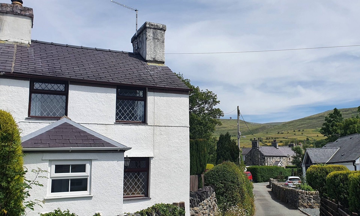 Bethesda Cottage | Cheerful 2 Bed Cottage - Eryri (Snowdonia)