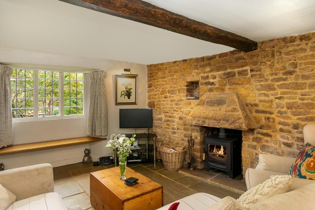 Eydon Apartment | Cherry Tree Cottage - 3 Bed Countryside Retreat!