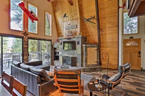 Lake Almanor West House | Chester Cabin w/Deck - Walk to Lake + Golfing!
