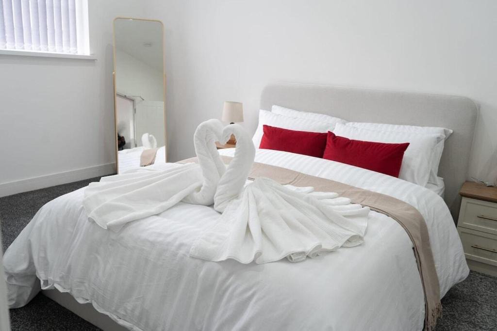 Birmingham Apartment | Chic Birmingham Stay nr Villa Park Free Parking