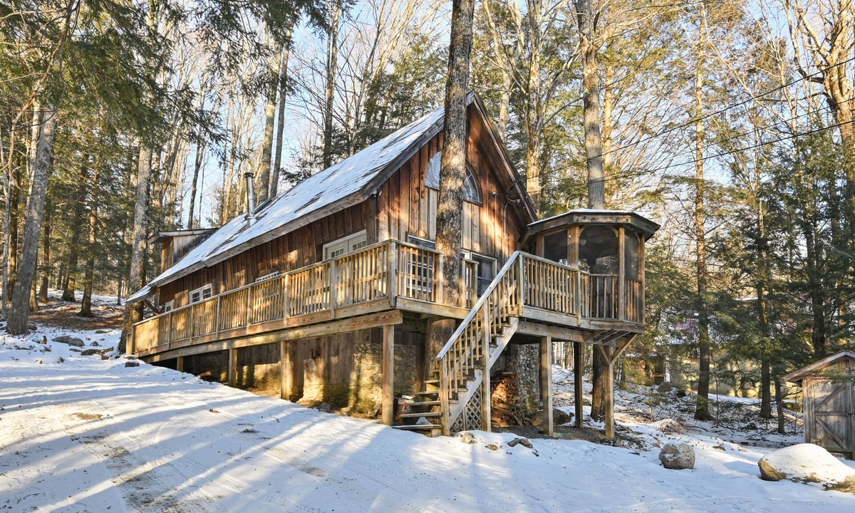 Winhall Cabin | Chic Cabin with Fireplace at Stratton Mountain