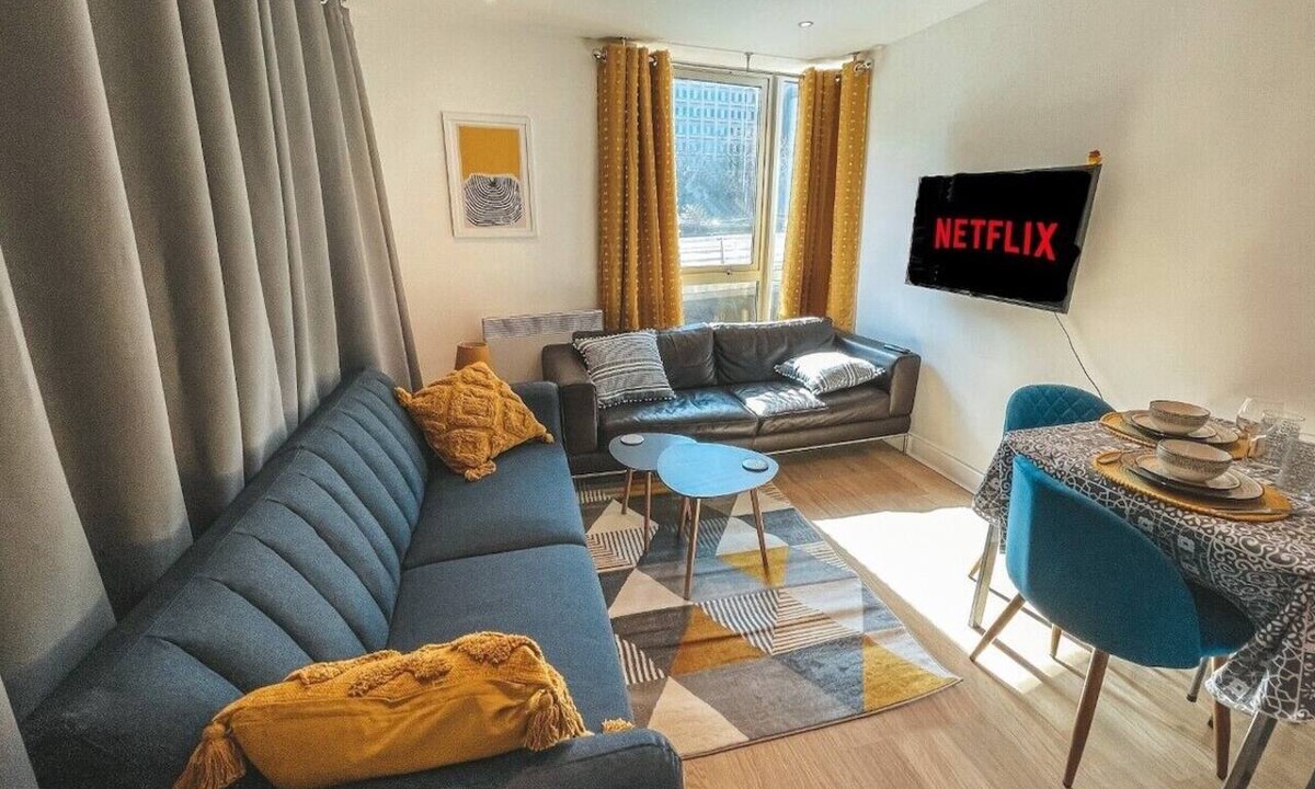 Birmingham City Centre Condo | City Centre Studio, Comfy Bed beside New St Station by StayByNumbers