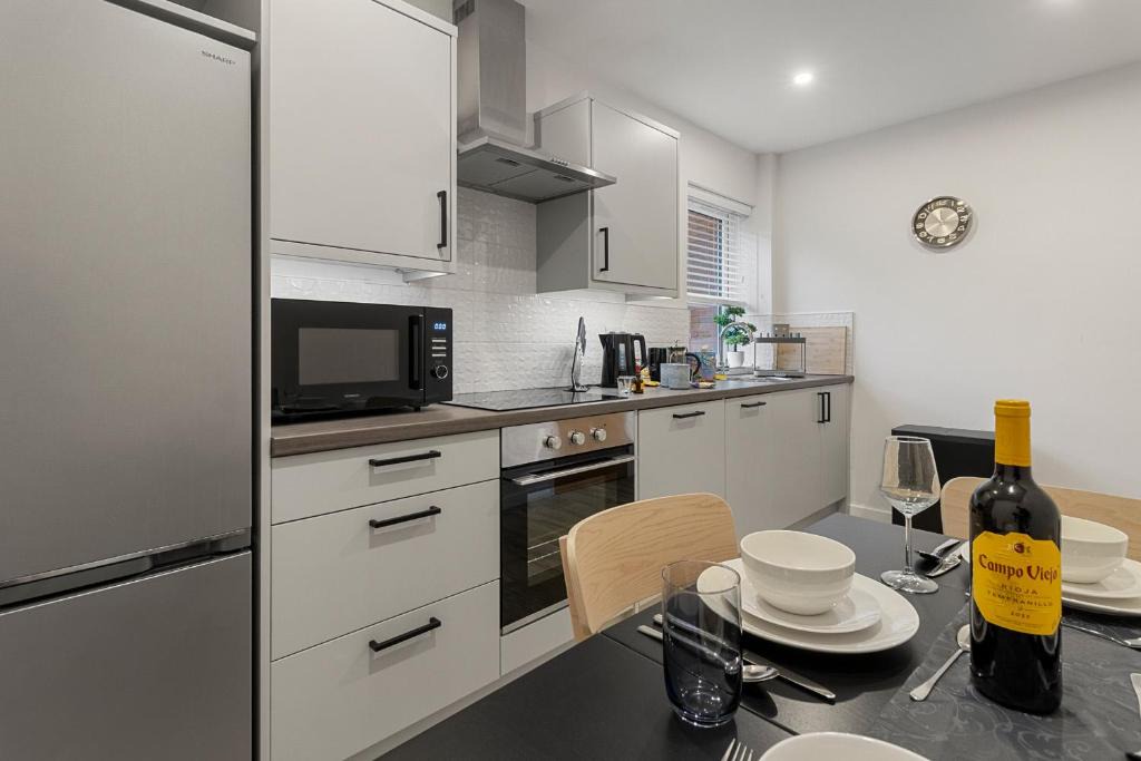 Exeter Apartment | City Pulse - 2 Bed Apartment - Short Stays UK Ltd