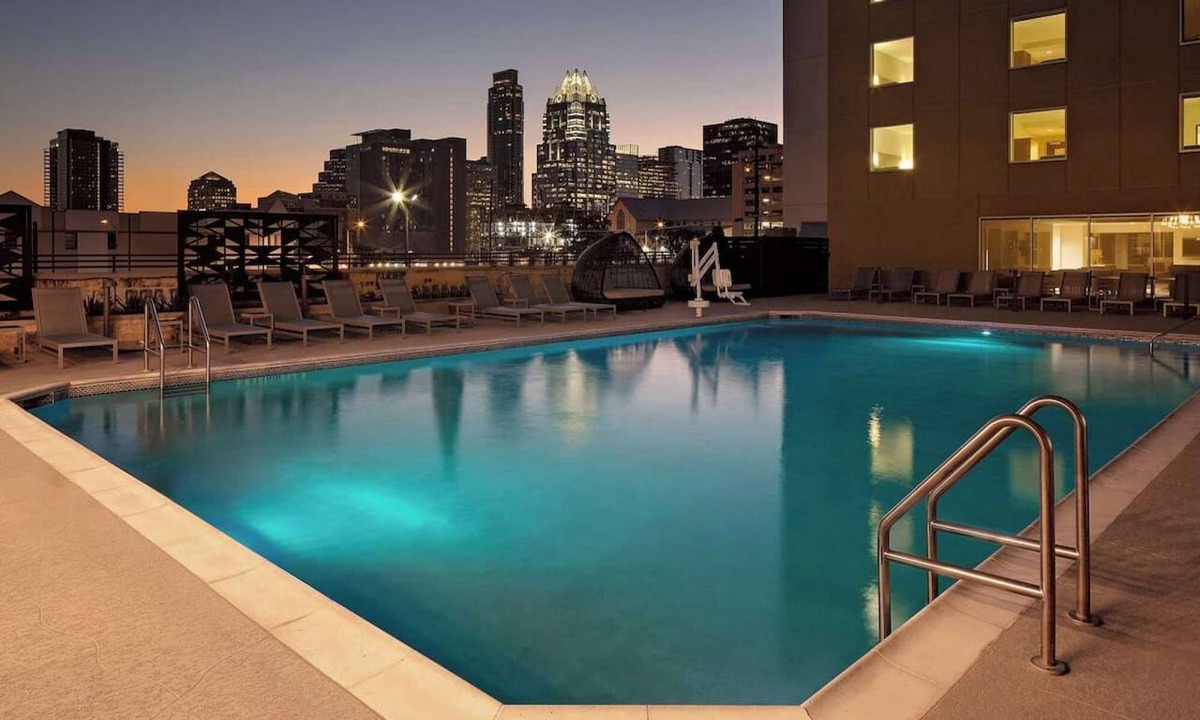 Red River Cultural District Hotel | Close to UT Austin + Rooftop Pool. Bar. Dining.