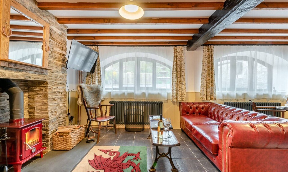 Llanfihangel-Ystrad House | Coach House - One Bedroom House, Sleeps 2