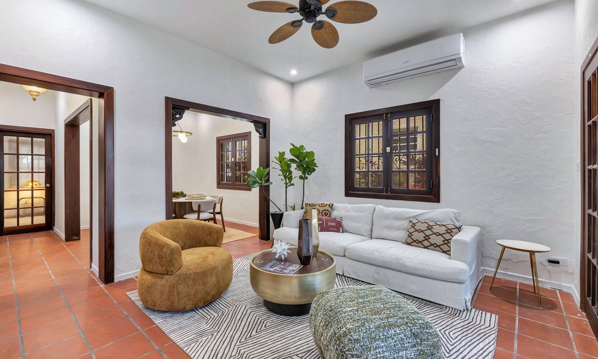 Parque Ski Chalet | Coastal Comfort: Spanish Villa Steps from the Sand
