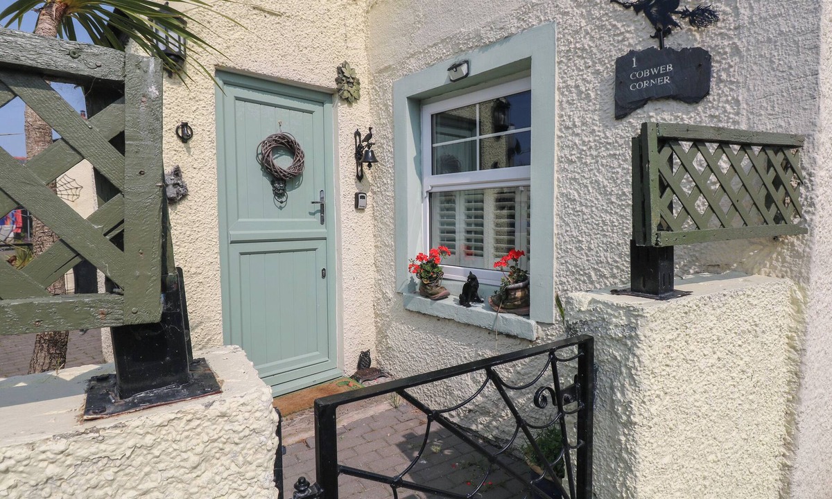 Newton Cottage | Cobwebs Corner