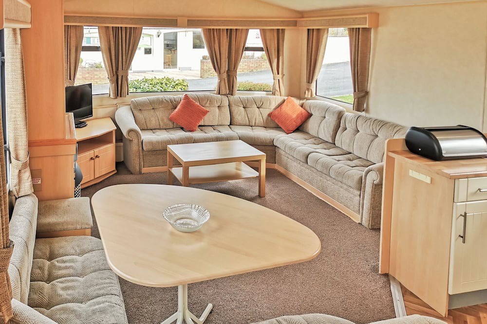 Narberth House | Comfortable and spacious 12ft-wide caravan with one double and two twin.
