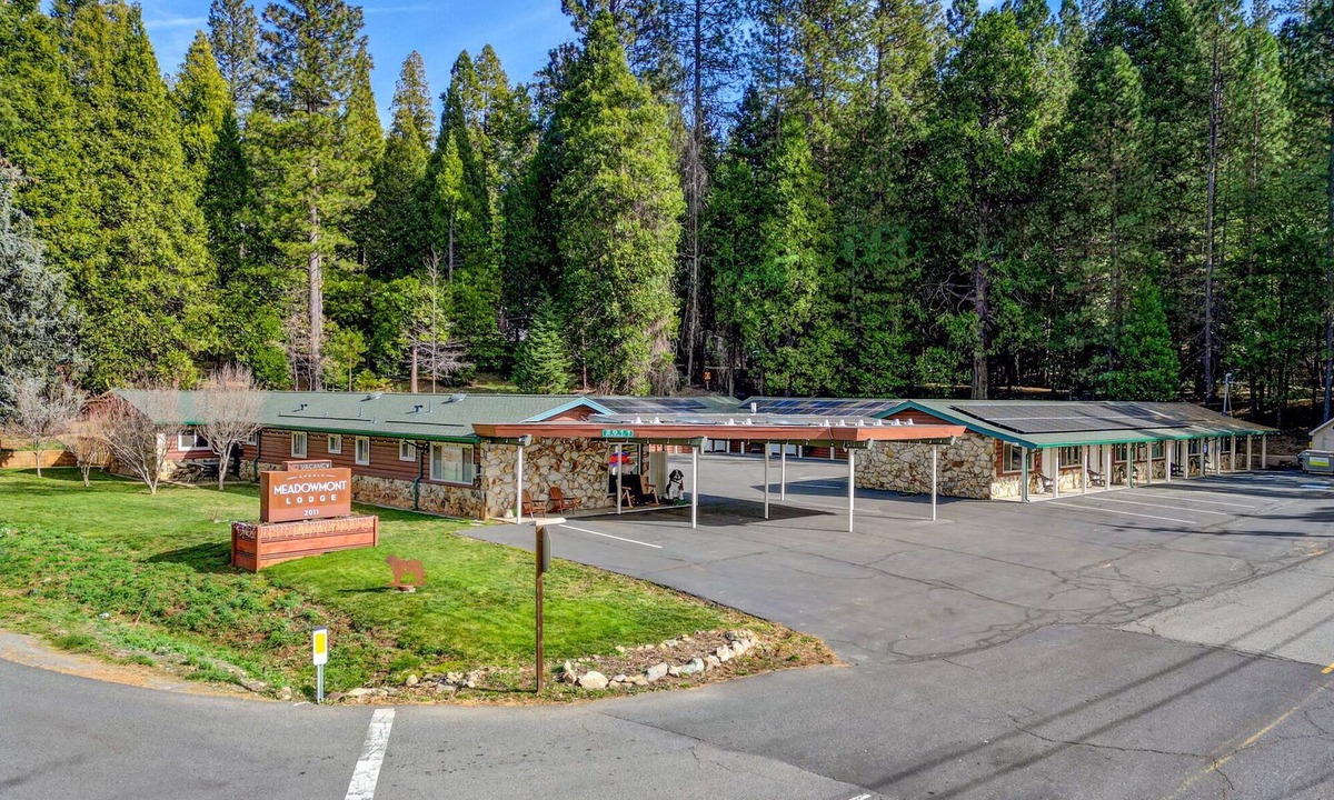 Glencoe Hotel | Comfortable Lodge Room 14 with Extra Amenities (2 doubles, pet-friendly)