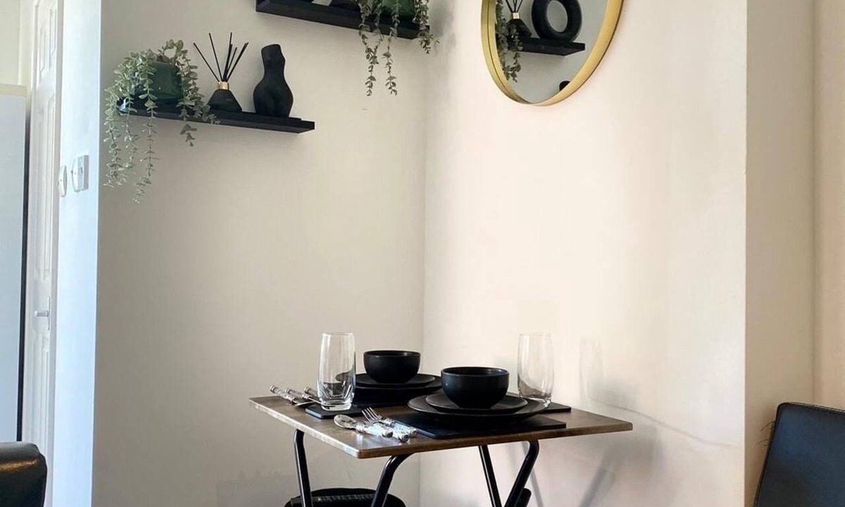 Coventry Apartment | Compact contemporary modern studio