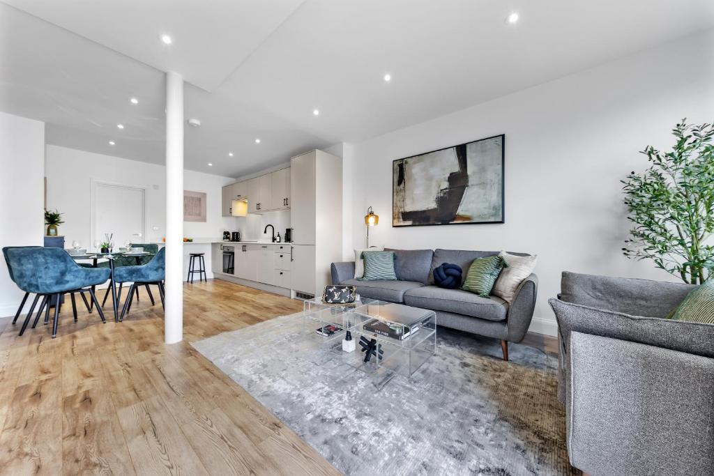 Friern Barnet Apartment | Contemporary 2BR Apt I Near Station I Free WiFi