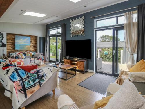 Llanllwchaiarn House | Coogee View