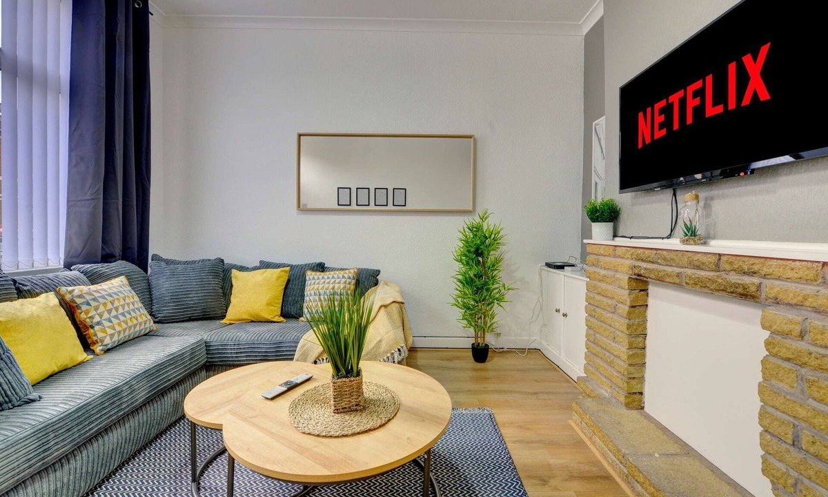 Coventry House | Cosy 2 Bedroom 4 Beds w/Parking near City Centre
