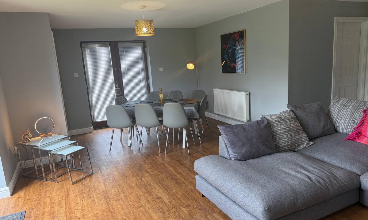 Sibford Gower House | Cottage Sleeps 8 - Garden, Bbq, Pet-Friendly
