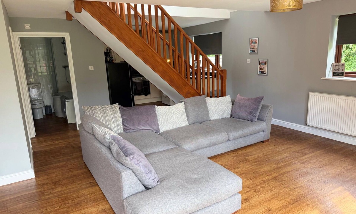 Sibford Gower House | Cottage Sleeps 8 - Garden, Bbq, Pet-friendly