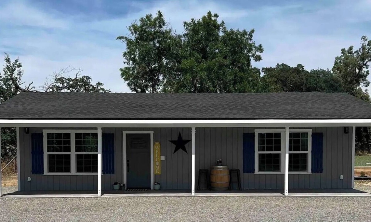Red Bluff House | Country setting with large pool
