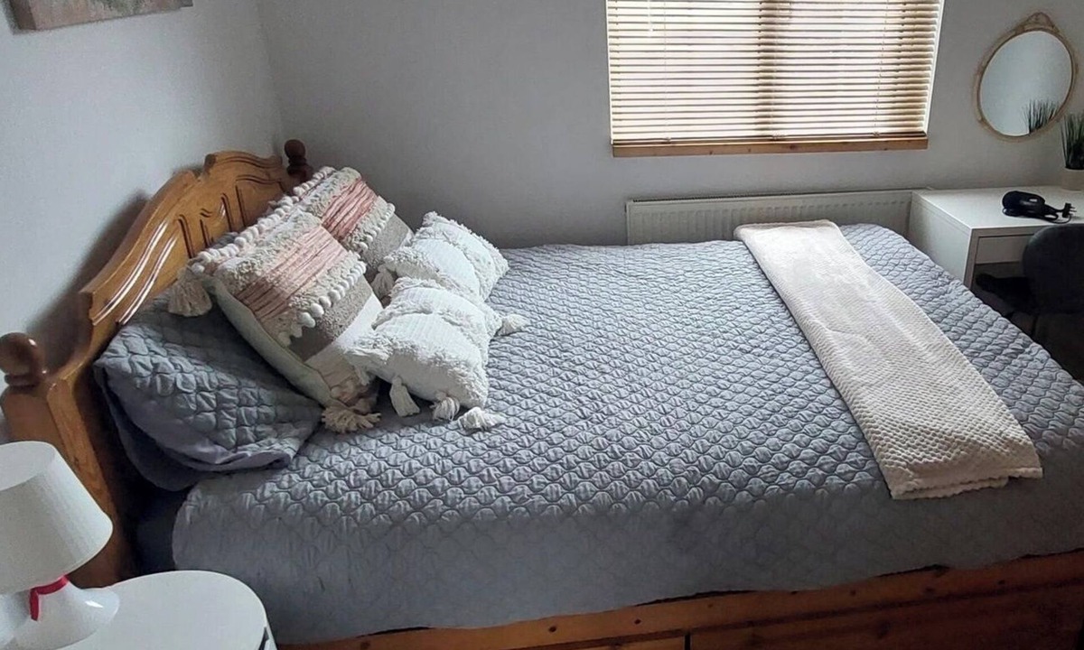 Wyken Apartment | Couples/Business/Family- WiFi- Parking- Sleeps 2