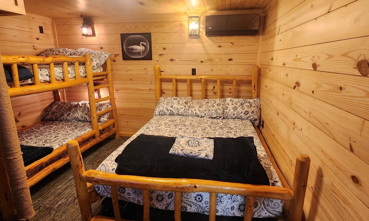 Monterey Apartment | Cozy 1-bedroom bunk style apartment Game Rm/Gym/Stream in historic McDowell!