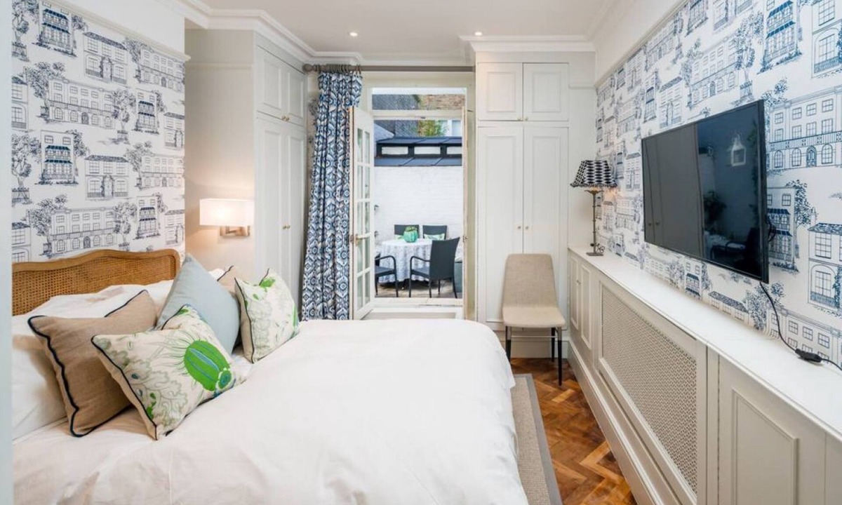 Warwick Apartment | Cozy flat with patio in the Heart of Pimlico