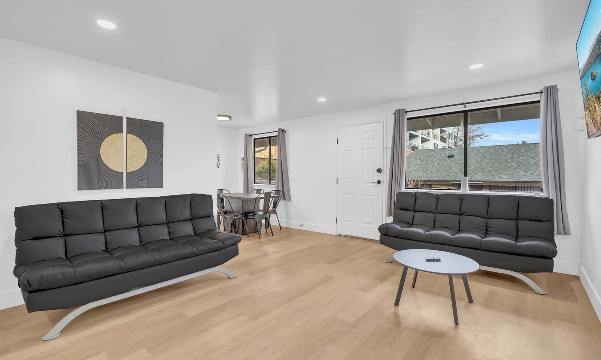 West University House | Cozy Haven Stay/2 Baths/Sleeps 6