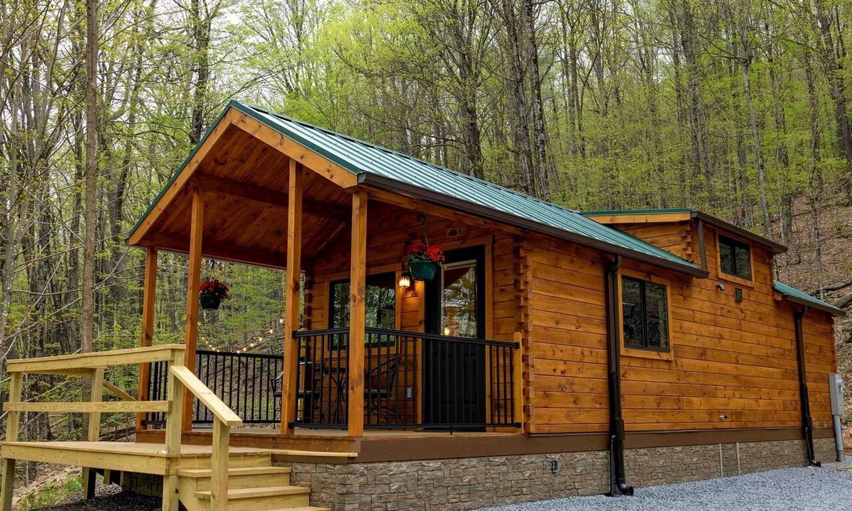 Allegheny Mountains Cabin | Cozy Log Cabin with a Hot Tub near Seneca Rocks, West Virginia - Perfect for a Romantic Glamping Getaway to the Mountains