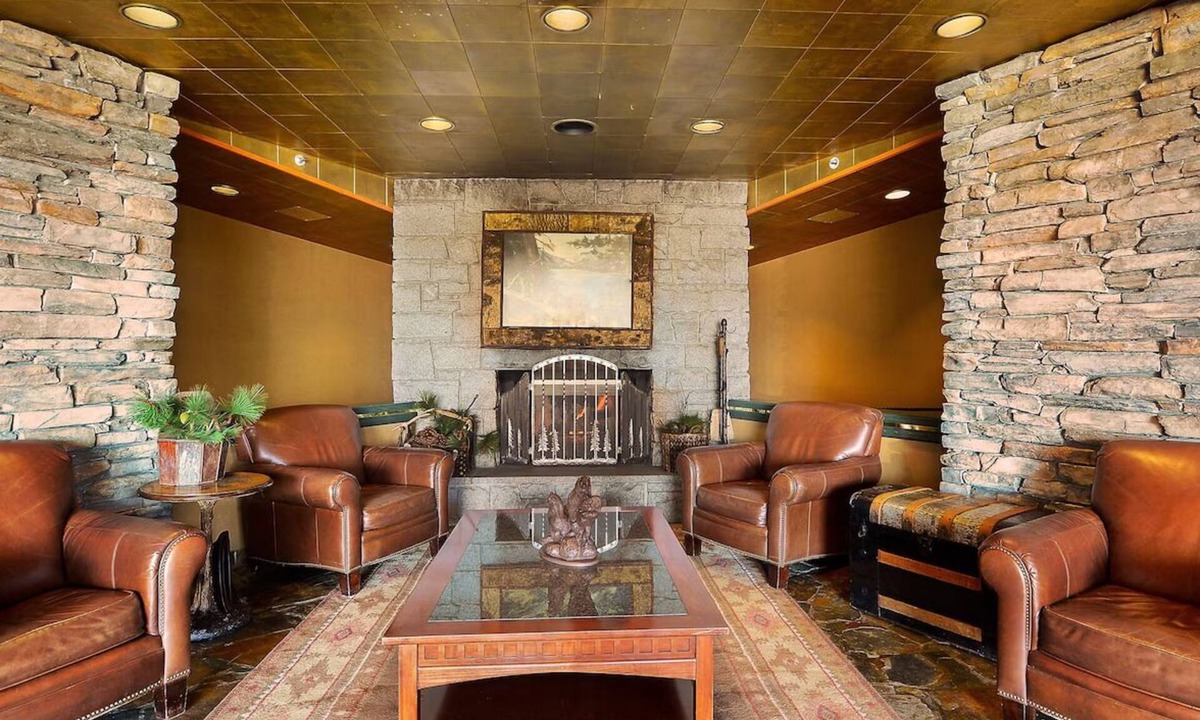 Tahoe Village Hotel | Cozy Nights & Arcade Days in a Villa Made for Family Fun l 2 Rooms w/Kitchen