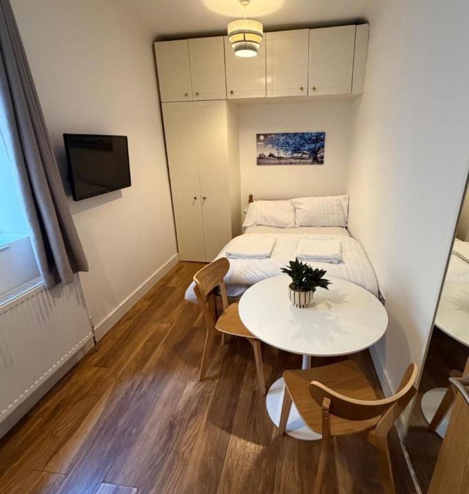Acton Apartment | Cozy self contained studio flat