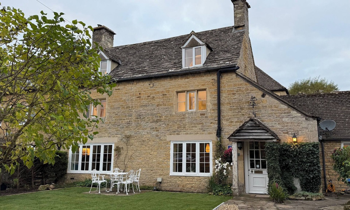 Bourton-on-the-Water Cottage | Craigmoor Cottage, enchanting, tranquil & central in Bourton-on-the-Water