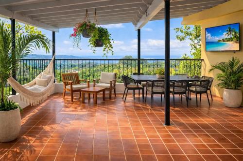 Morovis Apartment | crown y key