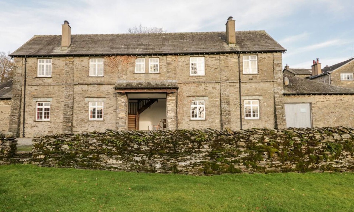 Near Sawrey Apartment | CRUMMOCK, woodburning stove, in Sawrey