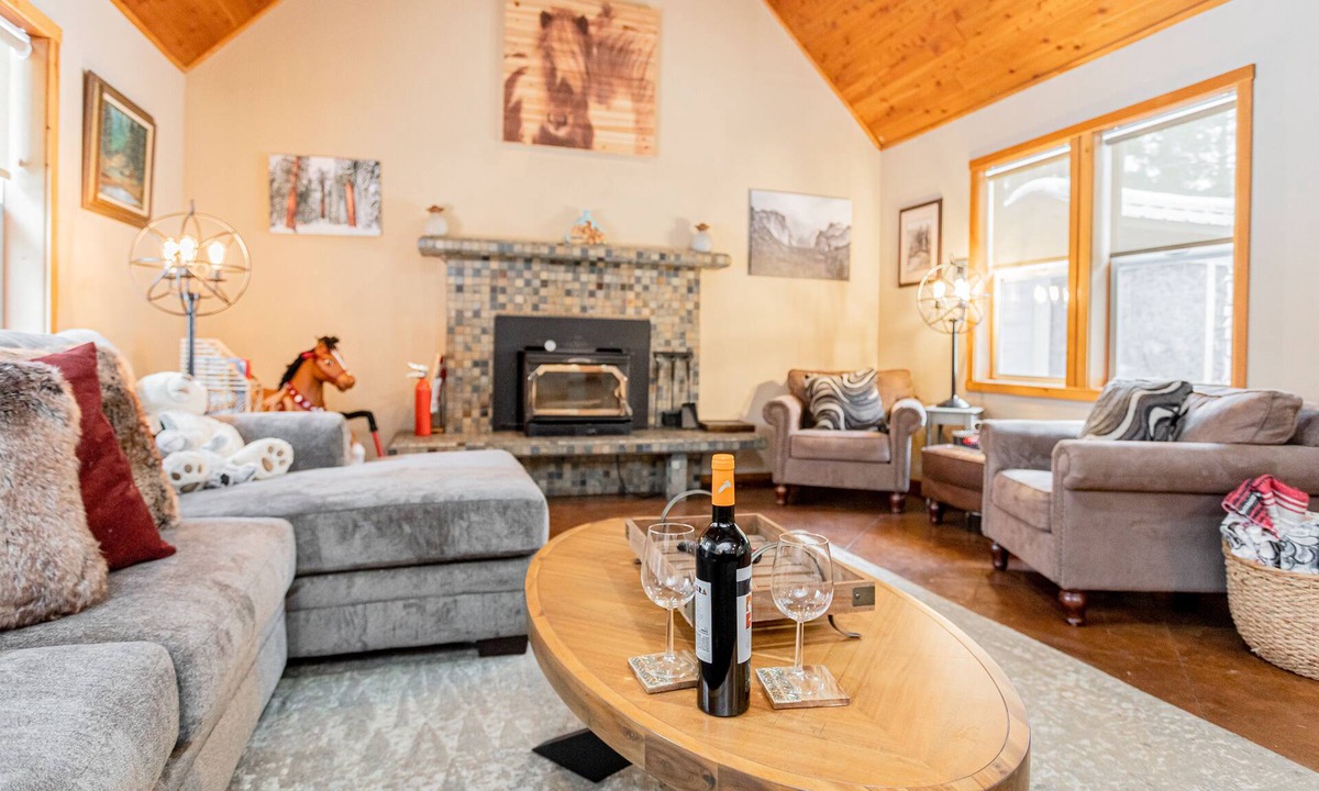 Beckwourth House | Custom Home In The Lost Sierras w/Pool Table