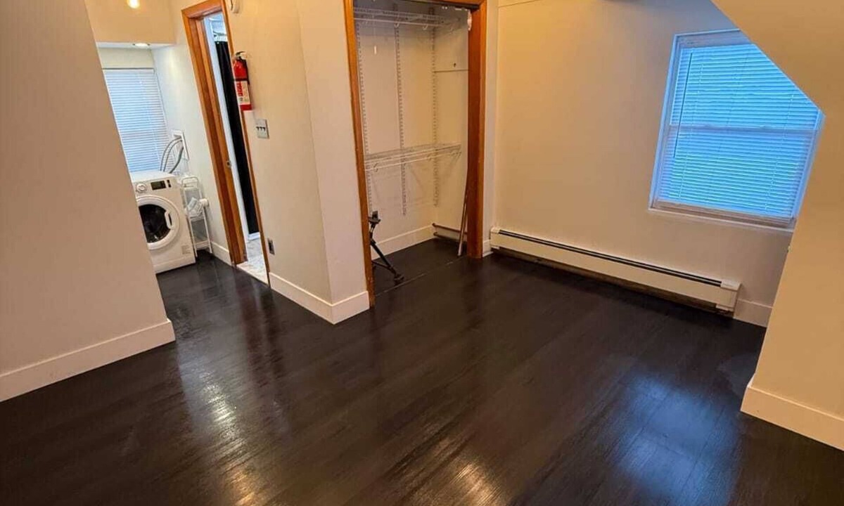 Stockade Historic District Apartment | Cute & Cozy studio furnished apartment with everything you need! Clean & Safe