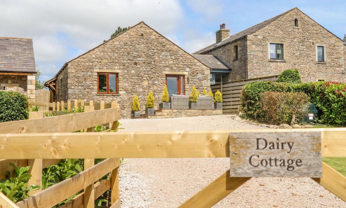 Ingleton Cottage | DAIRY COTTAGE, pet friendly, character holiday cottage in Ingleton