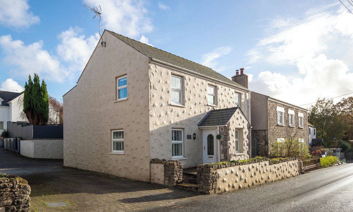 St. Florence Cottage | Daisy Cottage - St Florence, Parking,