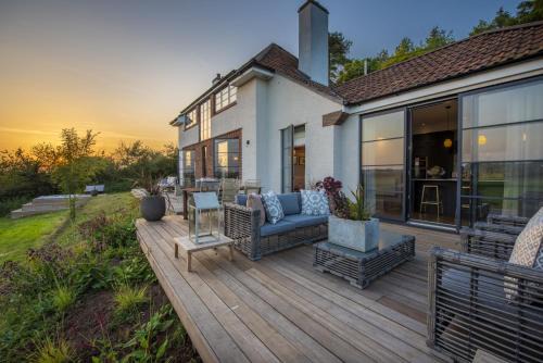 Dundon House | Decoy Farm House - Parking for 3 cars - Hot tub - Wi-Fi