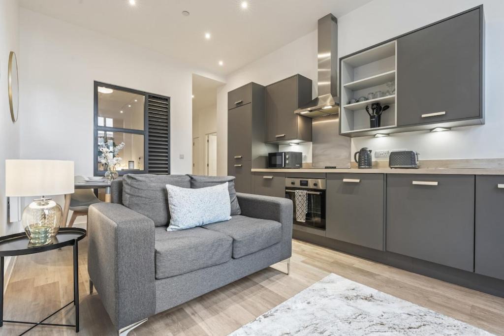 Bordesley Apartment | Digbeth Square - Central - Sleeps 2 - Bullring