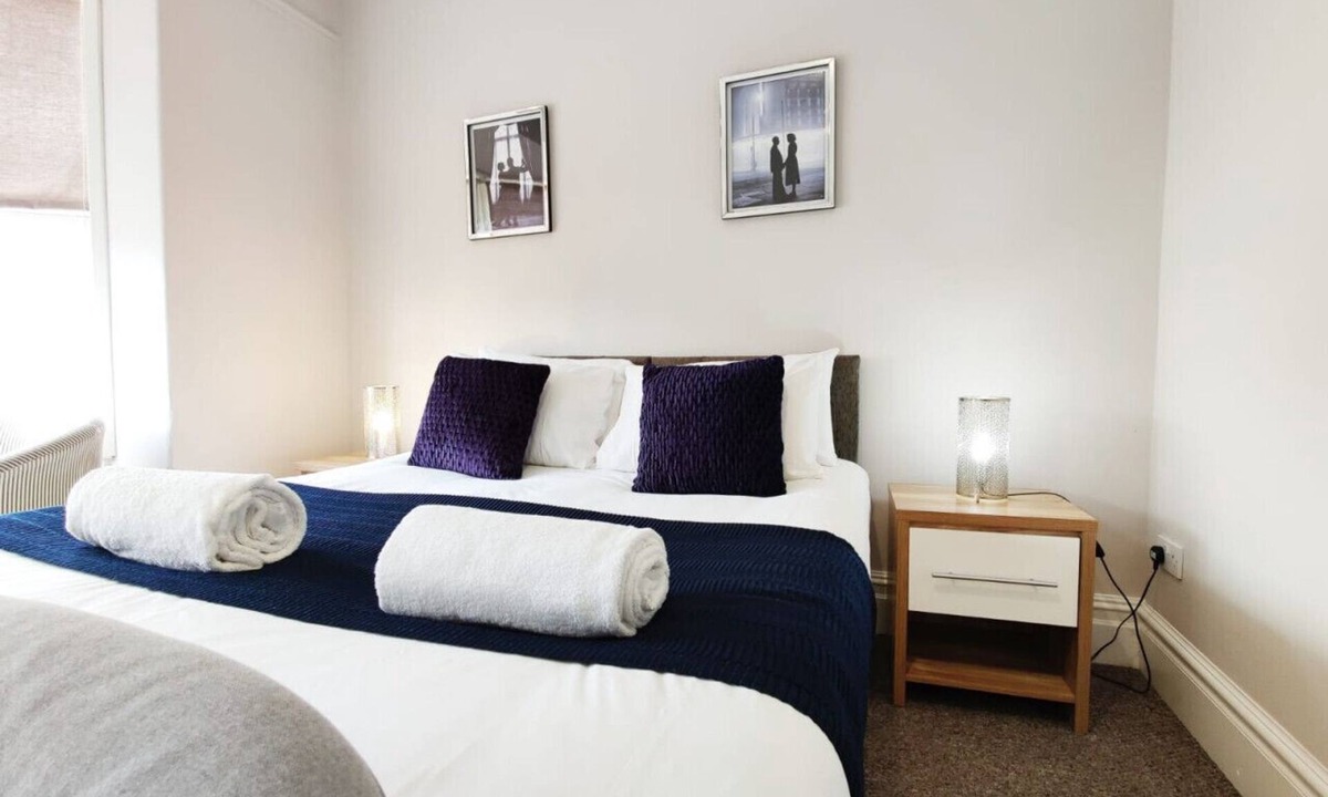 Gorseinon Apartment | Double Room with Kitchen & Parking | Gorseinon Swansea