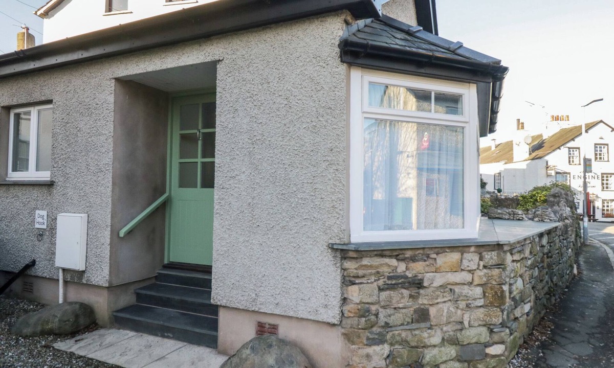 Cark House | DRAPERS COTTAGE, pet friendly, with a garden in Cark In Cartmel