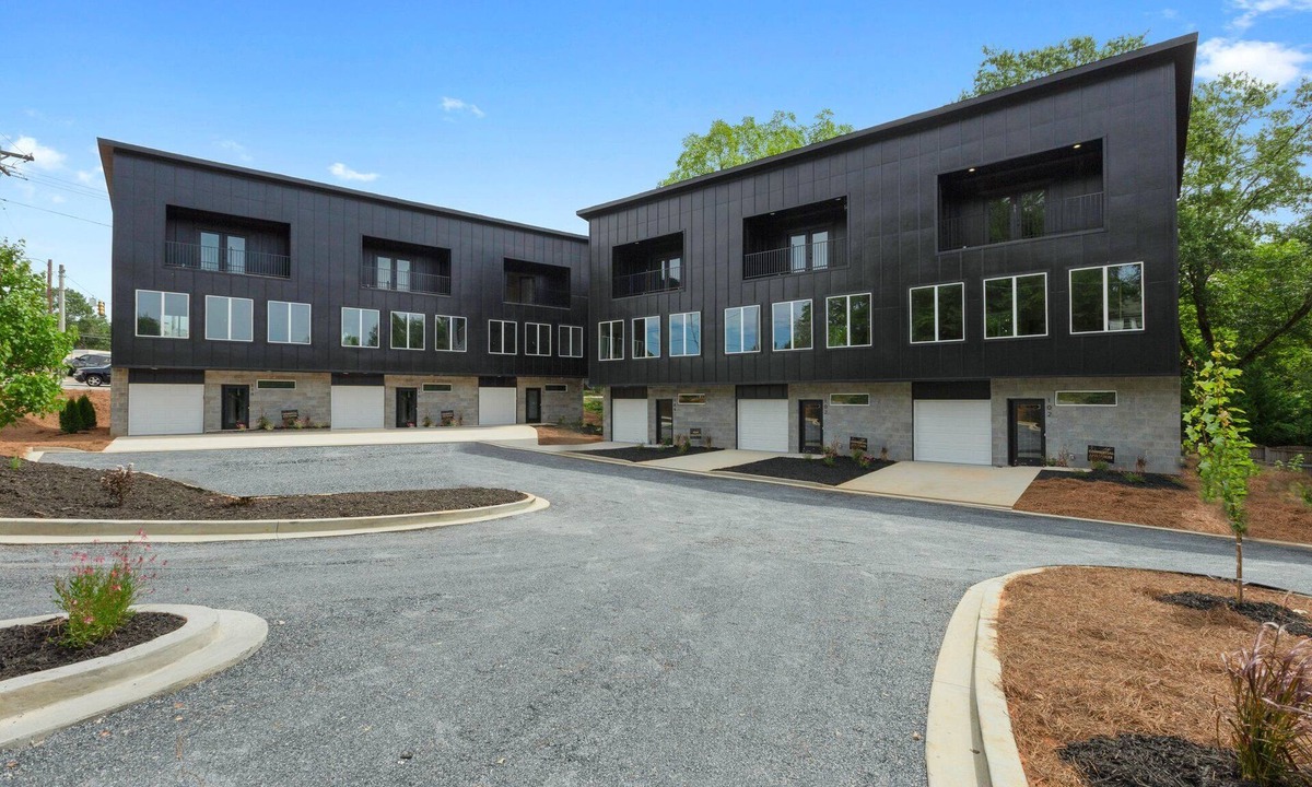 Easley House | DreamCatcher Dwelling - 2 Bed 2.5 Bath downtown Easley, SC, Clemson, Greenville