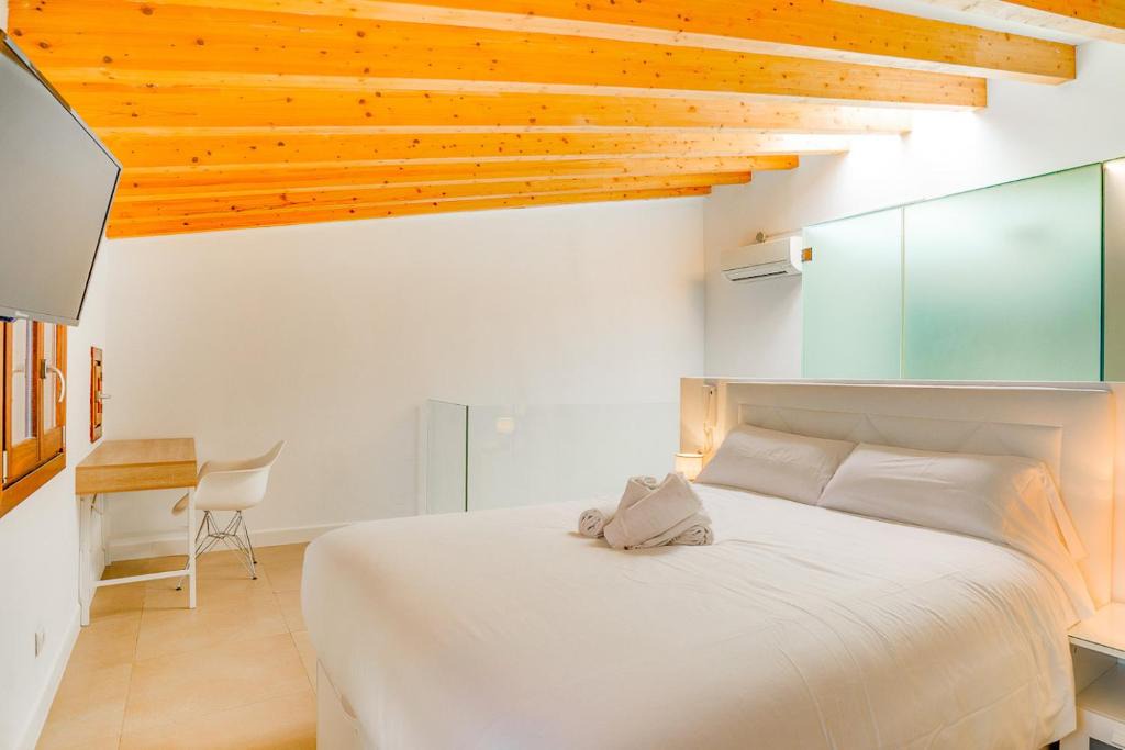 Sindicat Apartment | Duplex with Private Garage by PriorityVillas