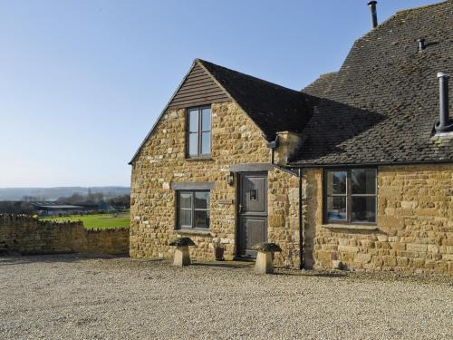 Ebrington House | Dusty's Stable - E4751