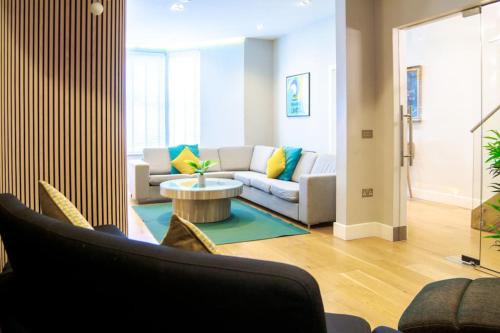 Newquay City Centre House | Edge14- spacious, stylish and near the beach!