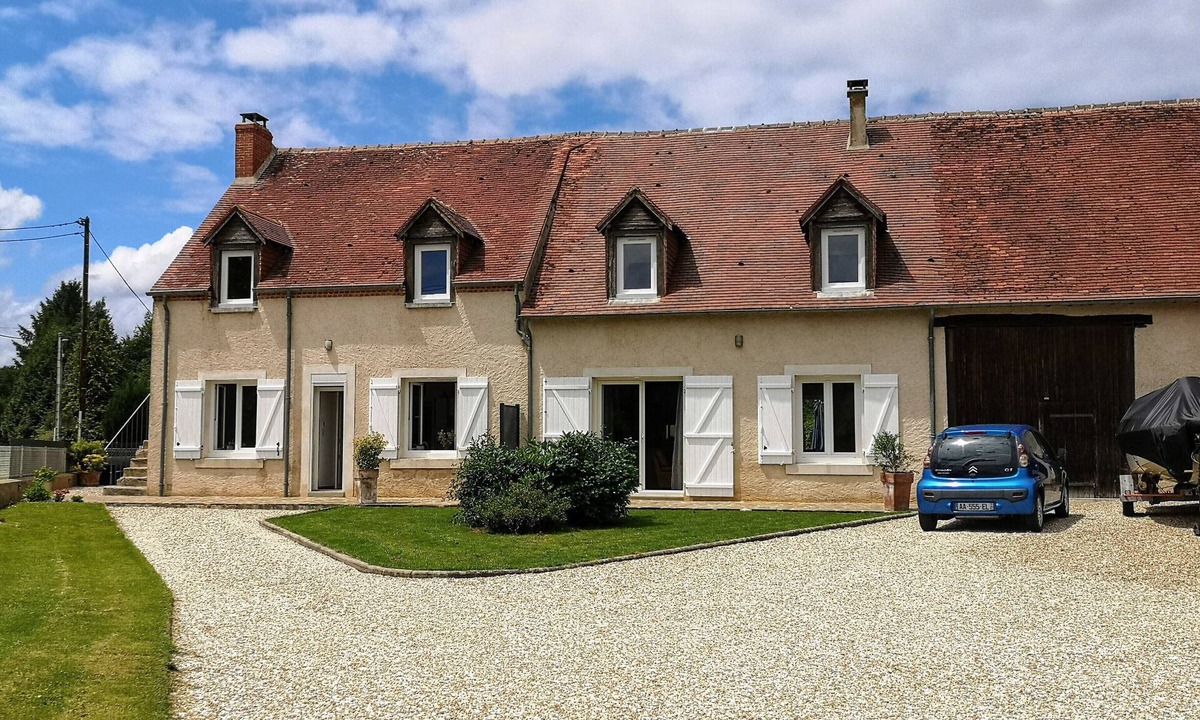 Saint-Plantaire Cottage | Éguzon beach and lake 500 m away! Classified* air-conditioned gîte - sleeps 10