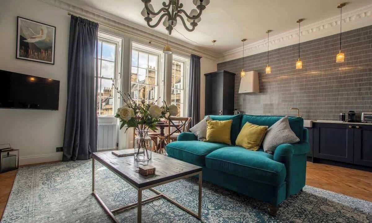 Upper Town Apartment | Elegant Bath Apartment Near Royal Crescent