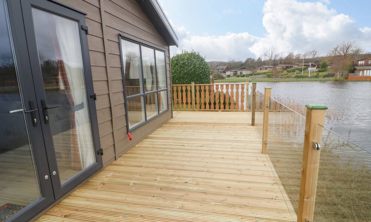 Tewitfield Cottage | ELIM, family friendly, with a garden in Tewitfield