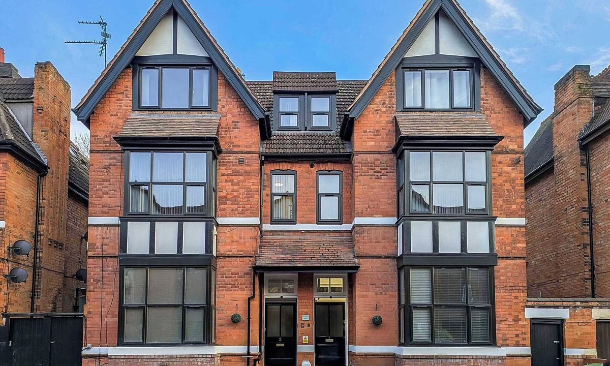 Moseley Apartment | Emerald Suite Moseley Mews by STAE-Homes