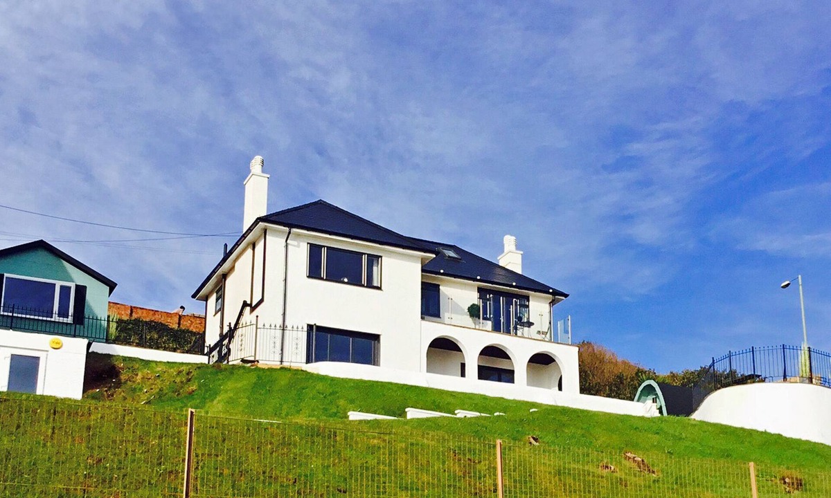 Dawlish Villa | Endless Ocean Views, Charming Coastal Vibes, Indoor Pool Perfection — Book Now