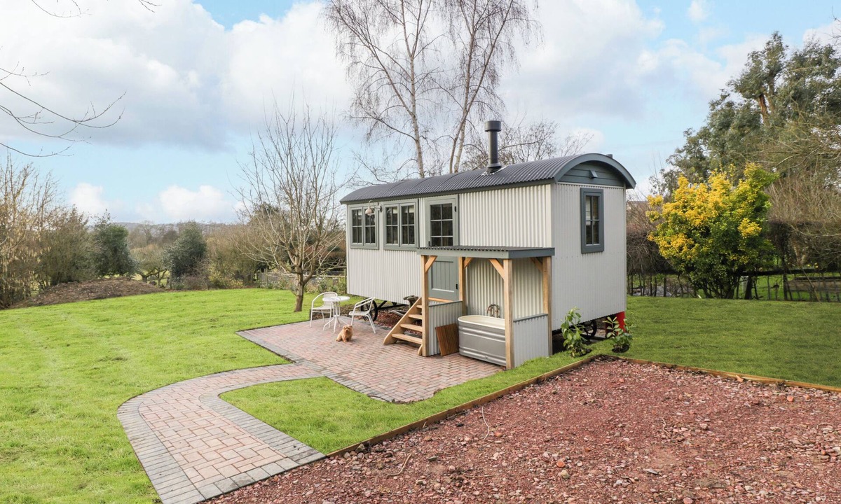 Moreton Cottage | EVENDINE HUT @ EVENDINE COTTAGE in Colwall, Herefordshire